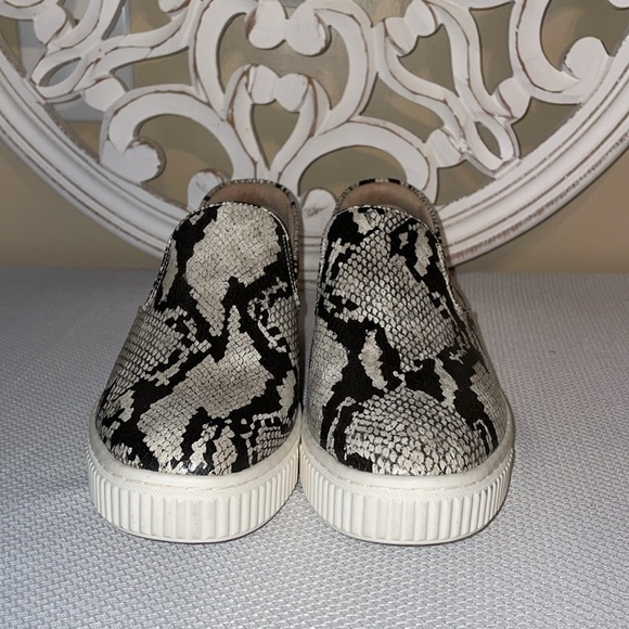 Soul Naturalizer women’s  slip on sneaker 10 python snakeskin loafer cream black - Picture 2 of 10